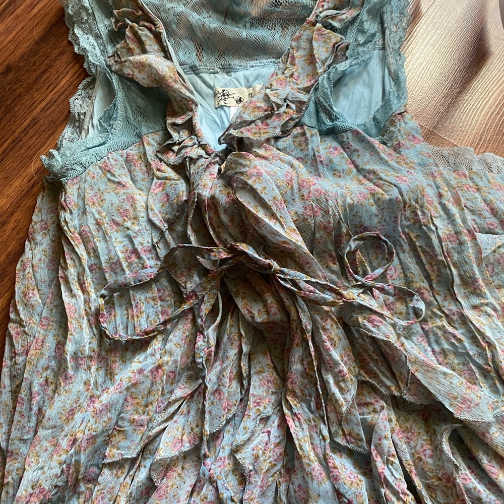 Lace Ruffled Dress - Picture 2 of 7